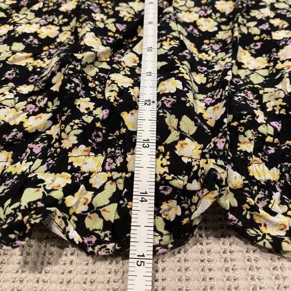 So Black Floral Crop Top - Size Small - NWT - Picture 4 of 9